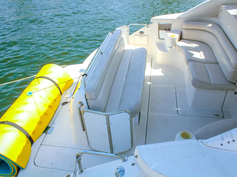 Hire Motorboat Régal with a boat licence