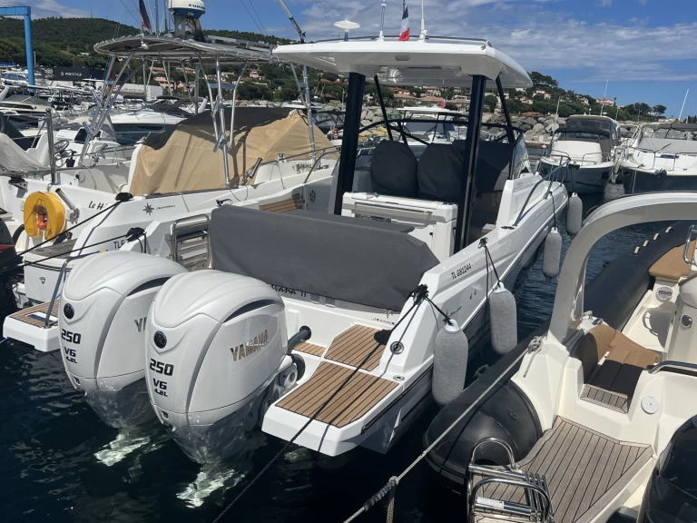 Motorboat to hire Les Issambres at the best price