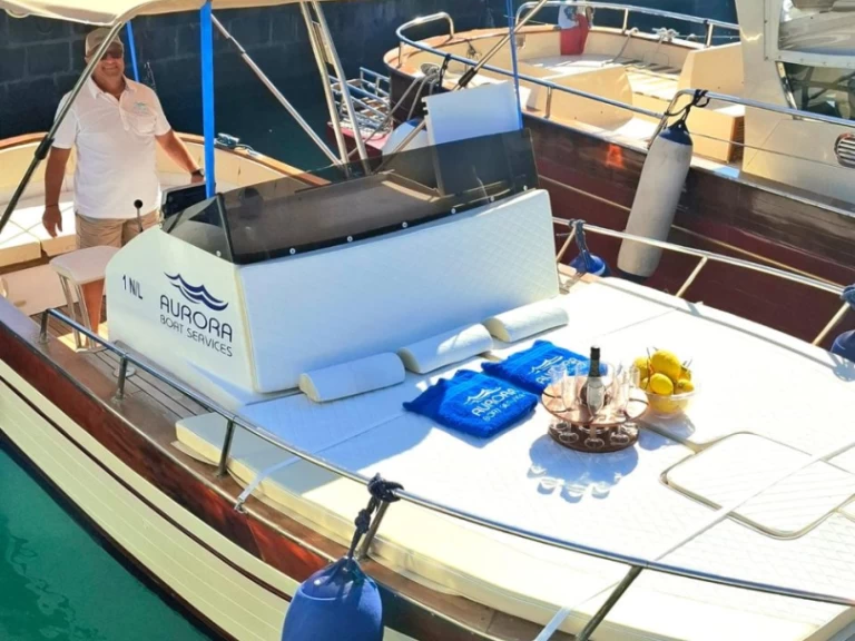 Charter a Gozzo Sorrentino Cantieri del Cilento in Maiori on Samboat