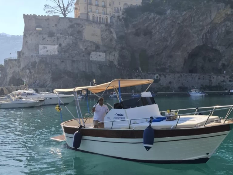 Hire Motorboat with or without skipper Gozzo Sorrentino Maiori