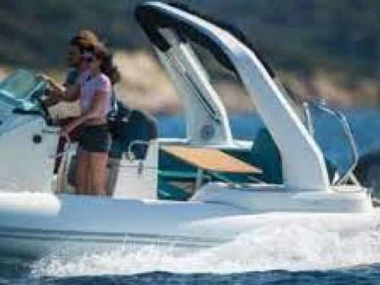 Yacht charter Port Grimaud - zodia Medline 7.5 on SamBoat