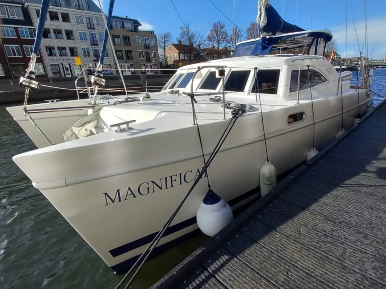Charter a Broadblue 385  in Açores on Samboat
