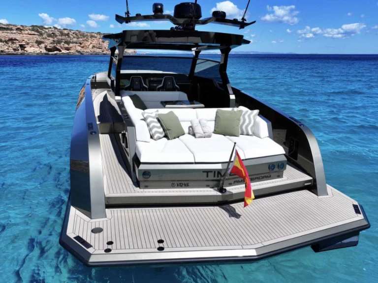 Yacht charter Ibiza Town - Vanquish VQ 45 on SamBoat