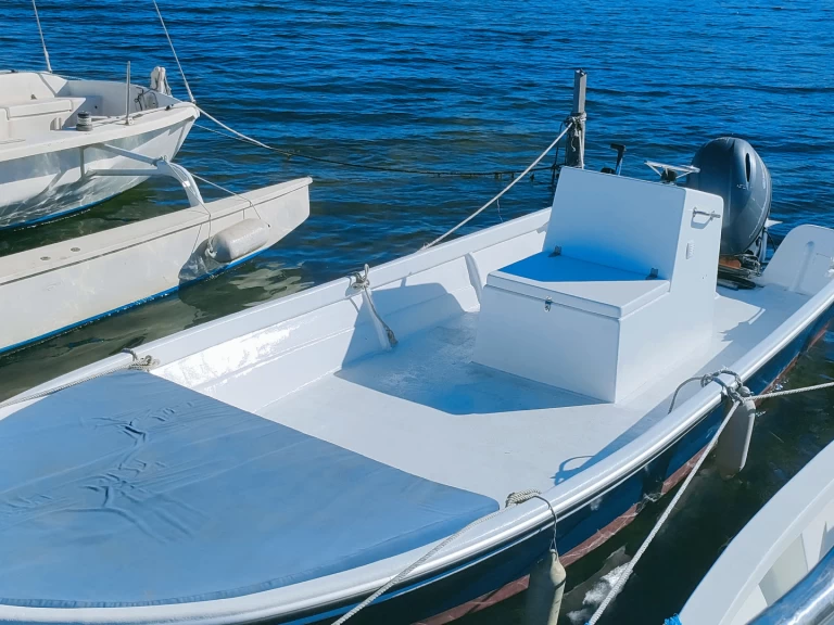 Hire Motorboat C.N ALLEMAN with a boat licence