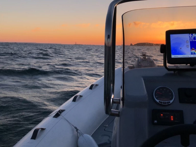Hire RIB 3D Tender with a boat licence