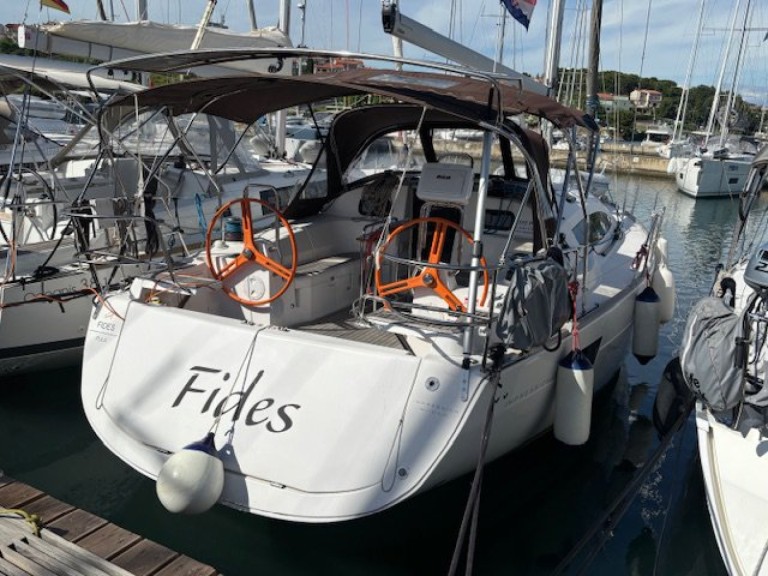 Hire Sailboat with or without skipper Elan Pula
