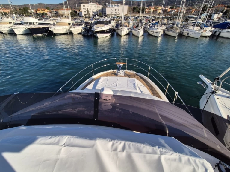 Hire a Bénéteau Swift Trawler 41 Pirovac