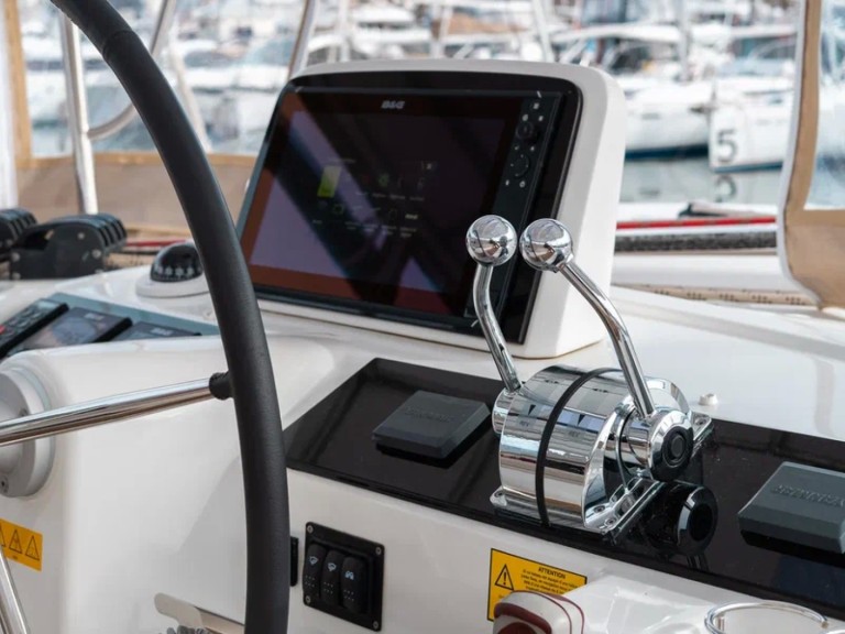 Hire Catamaran with or without skipper Lagoon Tivat