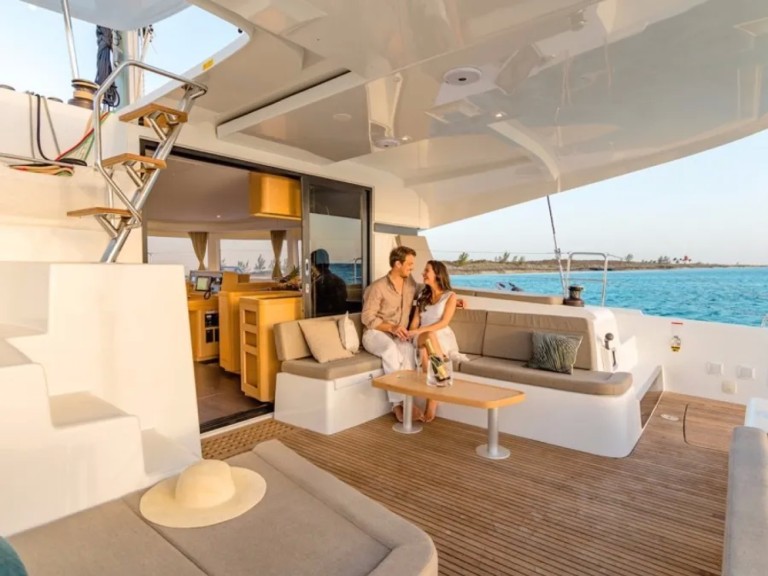 Hire Catamaran Lagoon with a boat licence