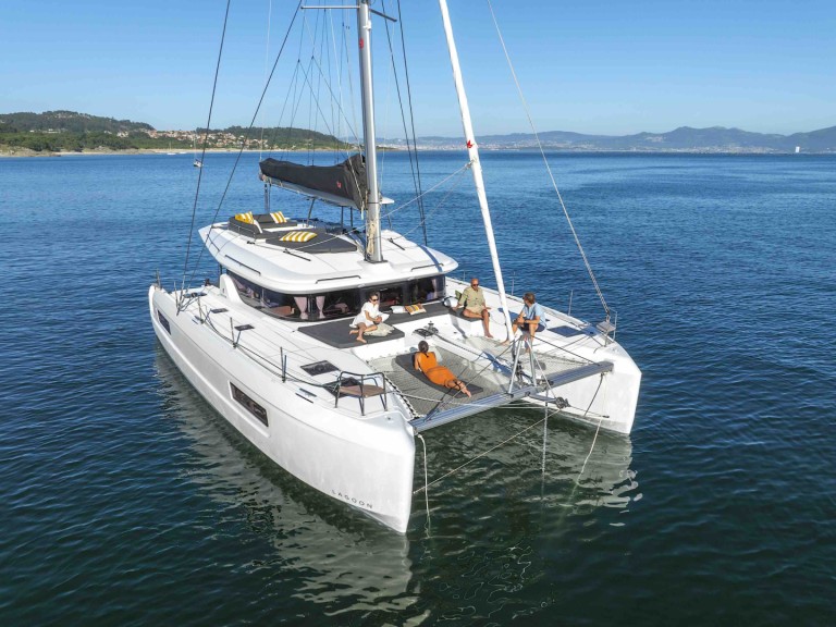 Yacht hire Sant Antoni de Portmany cheap Lagoon 43