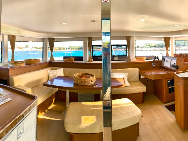Yacht charter Sant Antoni de Portmany - Lagoon Lagoon 42 on SamBoat