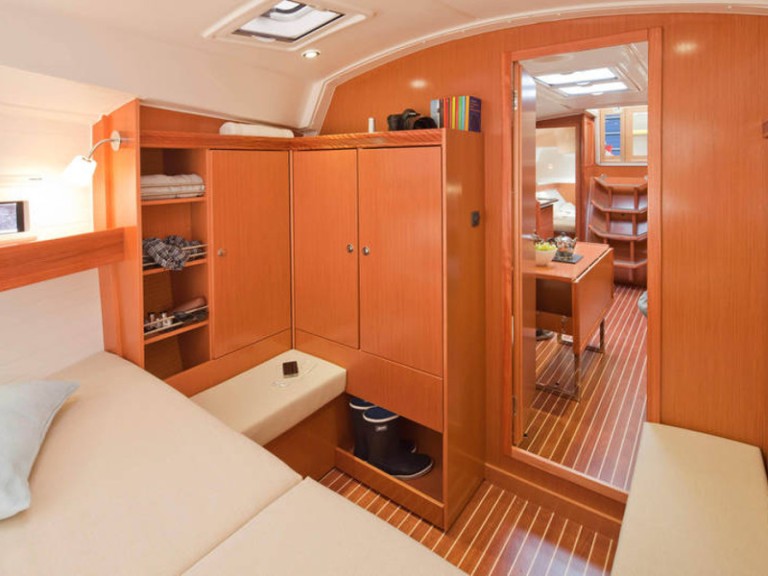 Charter a Bavaria Cruiser 36 in Palma de Mallorca on Samboat