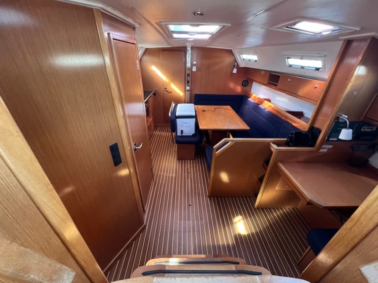 Hire Sailboat Bavaria with a boat licence