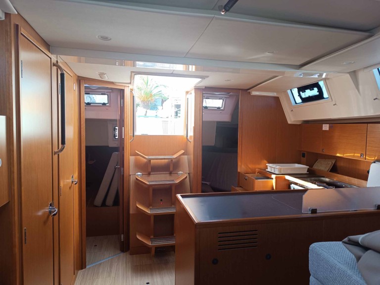 Hire Sailboat Bavaria with a boat licence