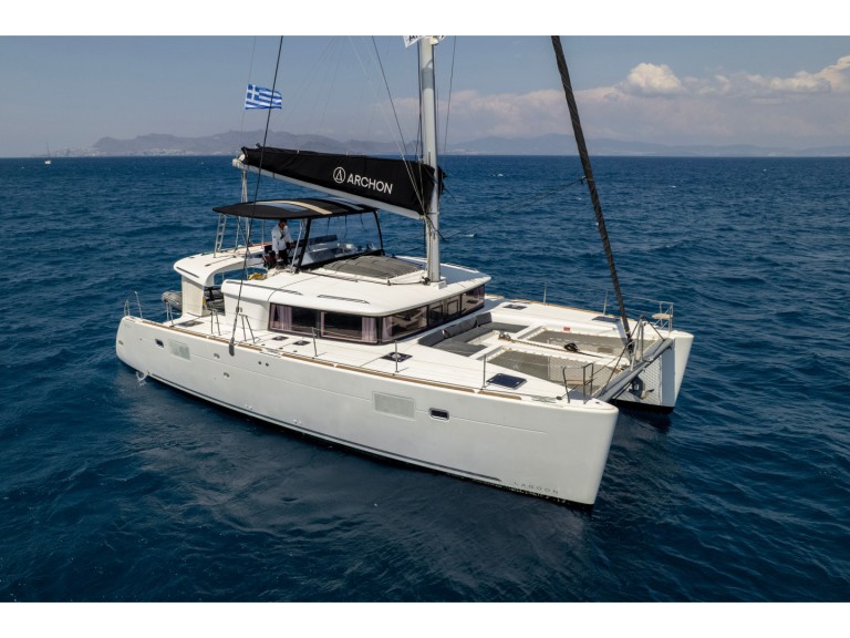 Hire Catamaran Lagoon with a boat licence