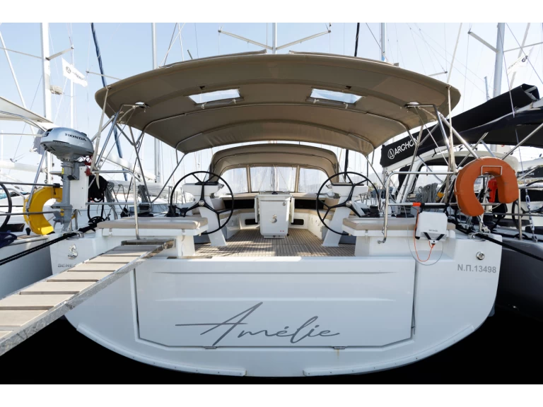Hire a Bénéteau Oceanis 51.1 Kos