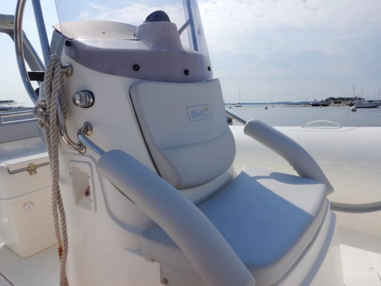 Charter a Bwa BWA 26 GT SPORT in Cap Ferret on Samboat