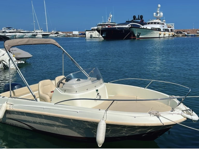 Hire Motorboat Jeanneau with a boat licence