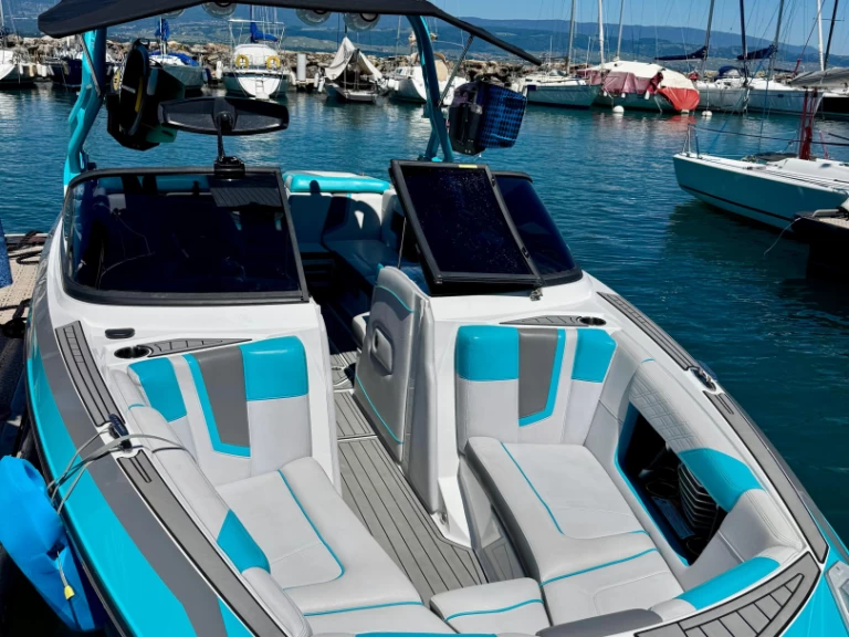 Hire Motorboat with or without skipper NAUTIQUE BOAT COMPANY Yvoire