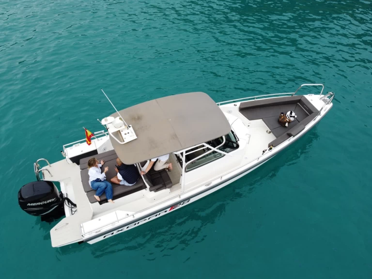 Motorboat to hire Club Nàutic Santa Ponsa at the best price