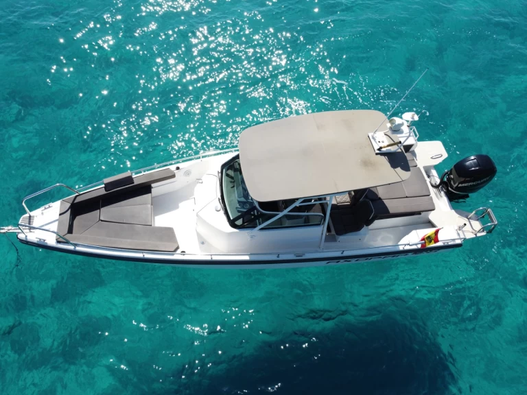 Motorboat to hire Club Nàutic Santa Ponsa at the best price