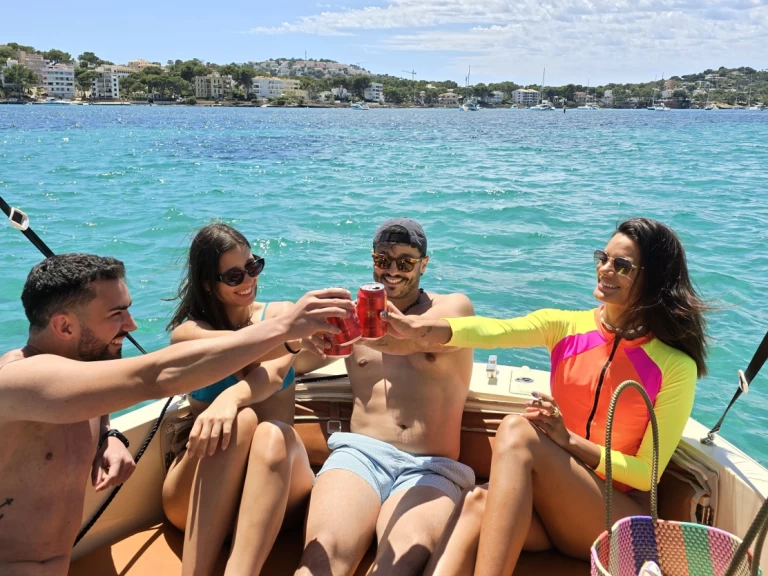 Motorboat to hire Club Nàutic Santa Ponsa at the best price