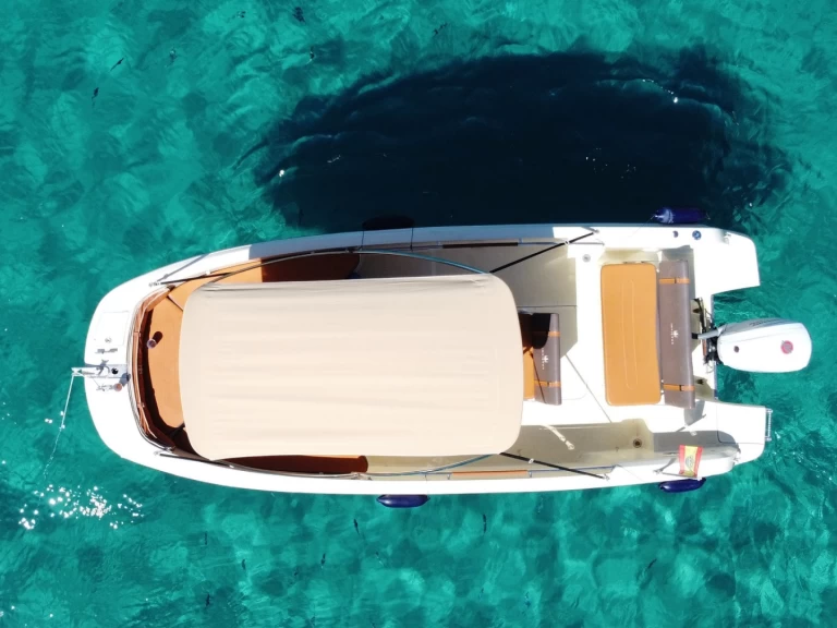 Hire a Invictus  Invictus 190 FX Club Nàutic Santa Ponsa