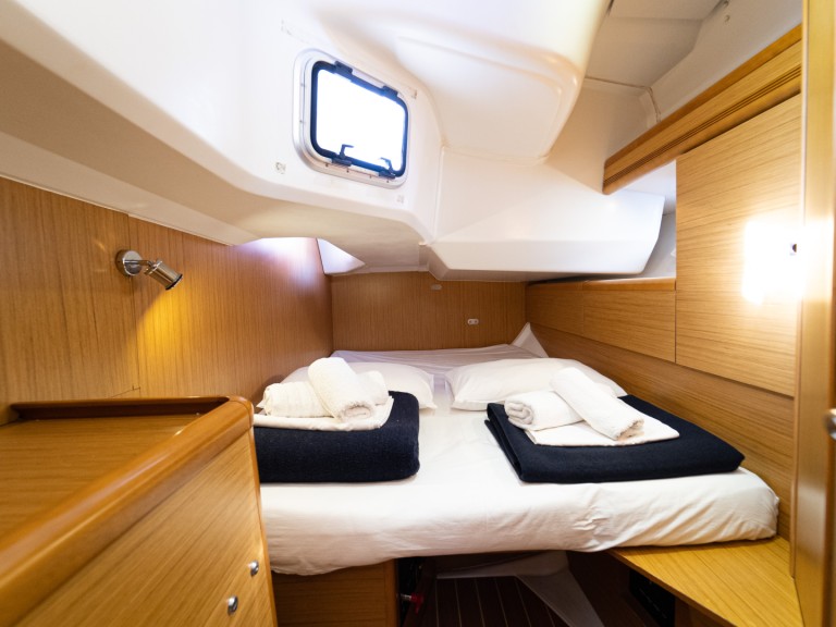 Sailboat to hire Kavála at the best price