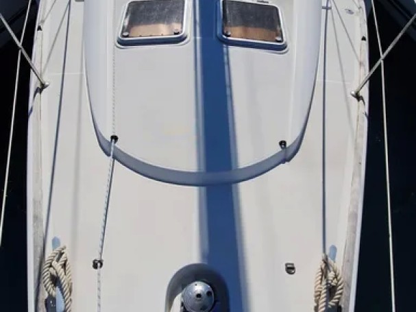 Sailboat to hire Tourlos at the best price