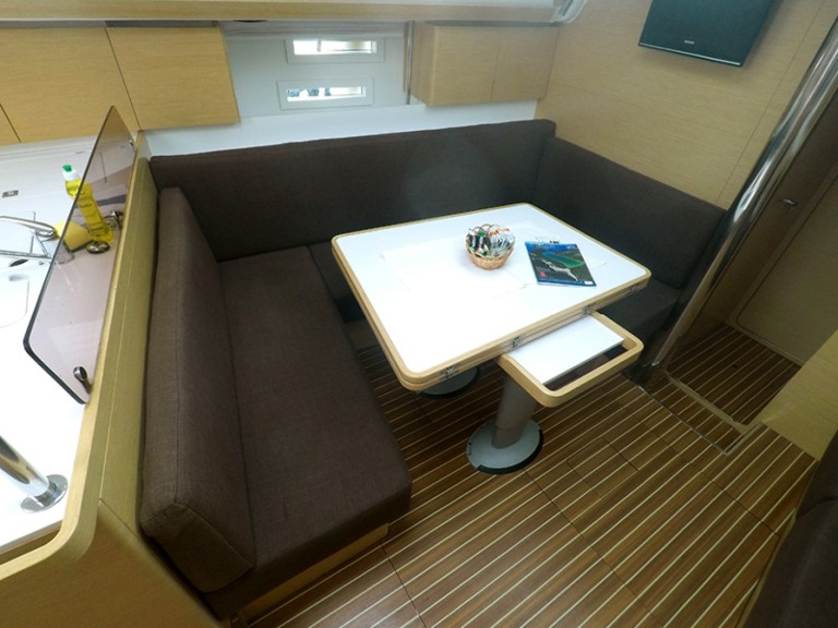 Sailboat hire in Šibenik - Elan Impression 444