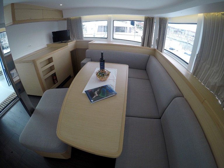 Hire a Lagoon Lagoon 42 Šibenik