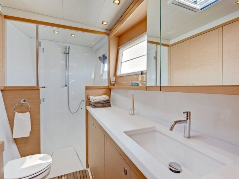 Yacht charter Port Grimaud - Lagoon Lagoon 450 F on SamBoat