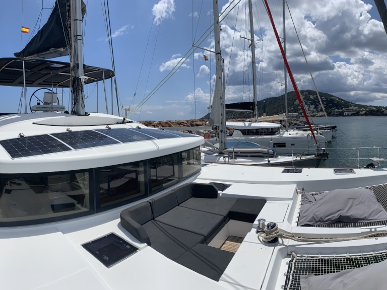 Hire Catamaran with or without skipper Lagoon Santa Eulària des Riu