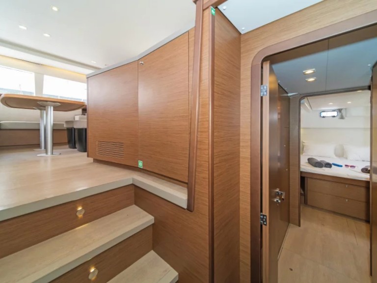 Hire Catamaran Lagoon with a boat licence