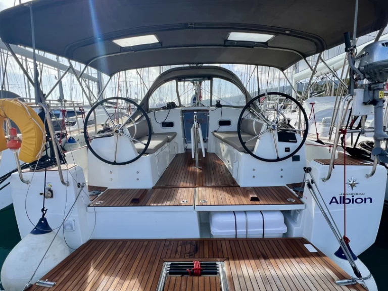 Yacht charter Kos - Jeanneau Sun Odyssey 380 on SamBoat