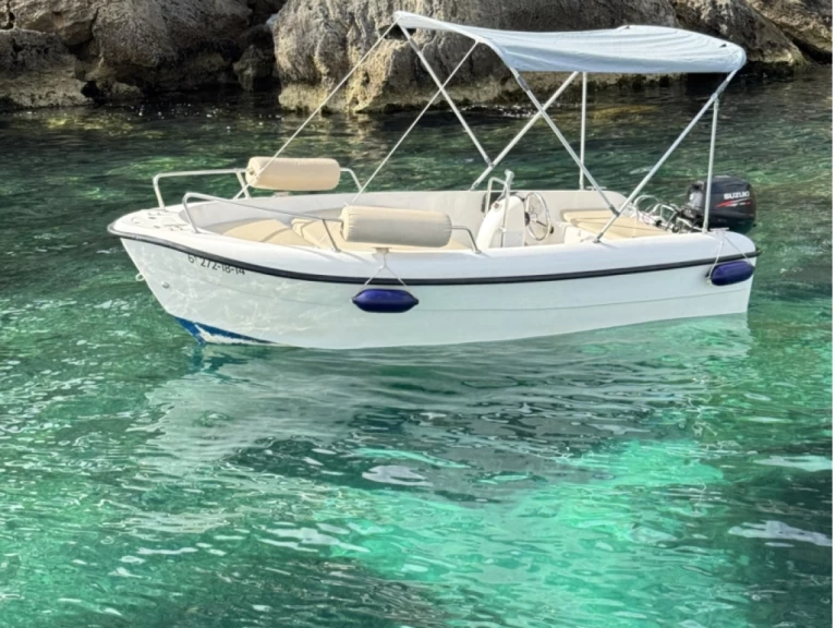 Hire Motorboat Estable with a boat licence