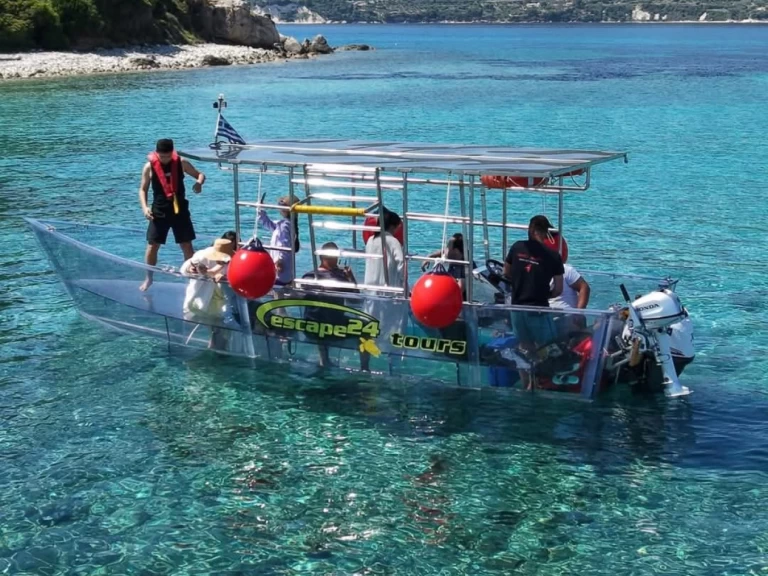 Charter a Custom Made Clear boat in Keri on Samboat