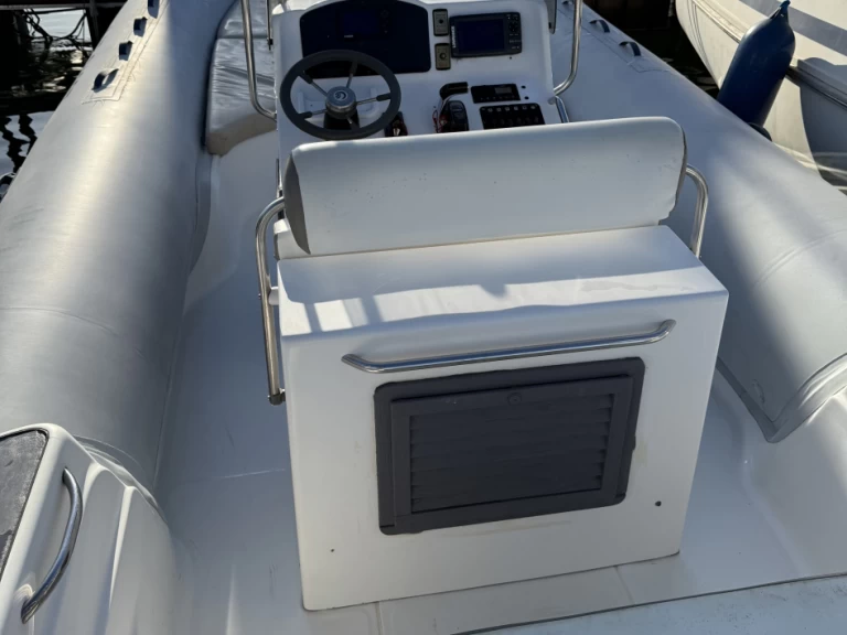 Hire a Capelli Tempest 750 Top Solenzara