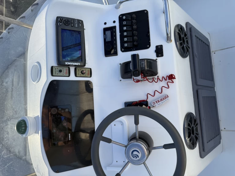 Charter a Capelli Tempest 750 Top in Solenzara on Samboat