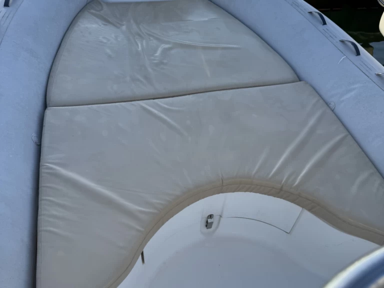 Hire RIB Capelli with a boat licence