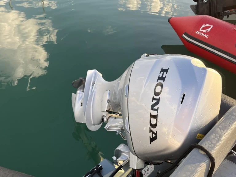 Yacht hire L'Herbaudière cheap Explorer 500