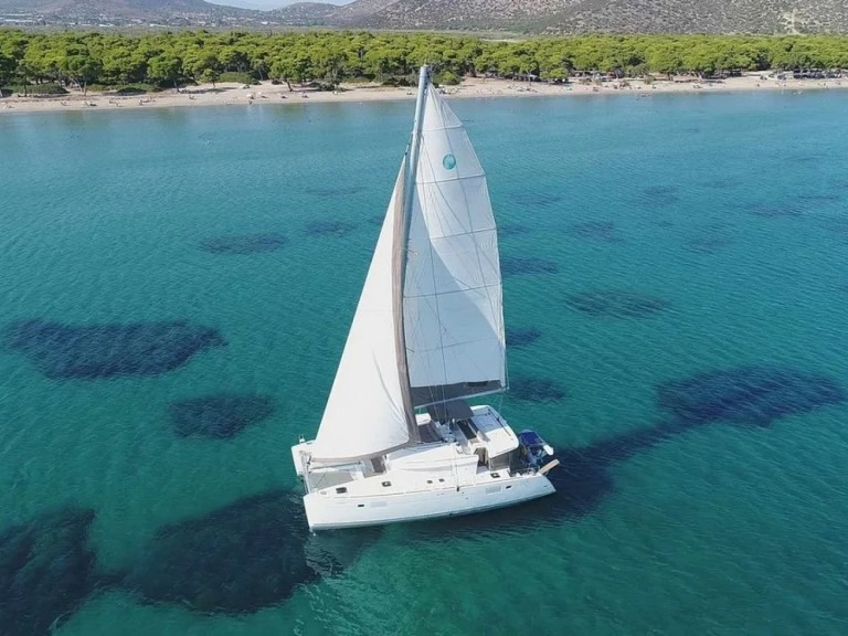 Hire Catamaran Lagoon with a boat licence