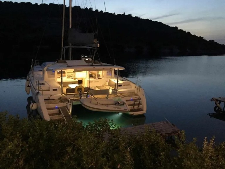 Catamaran to hire Lefkáda at the best price