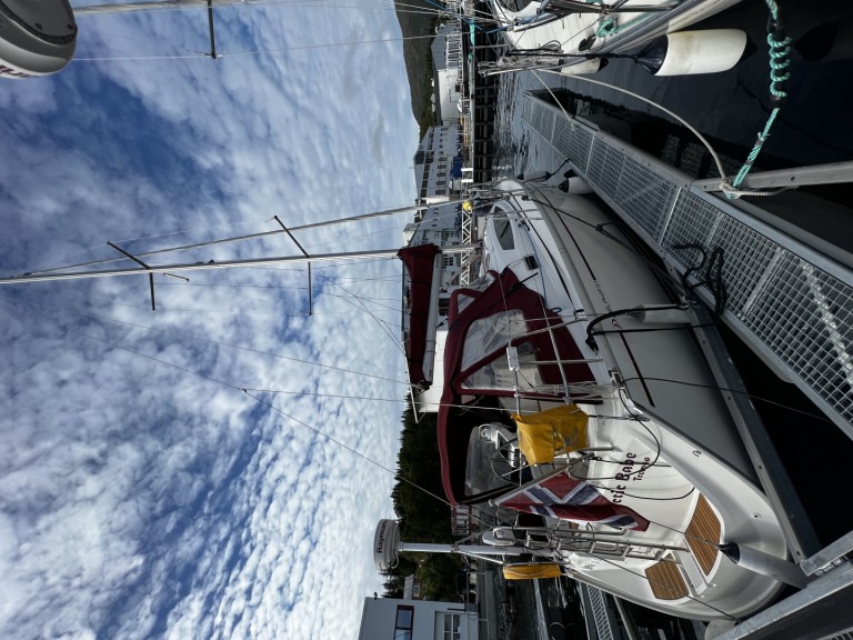 Charter a Delphia Delphia 33 in Harstad on Samboat