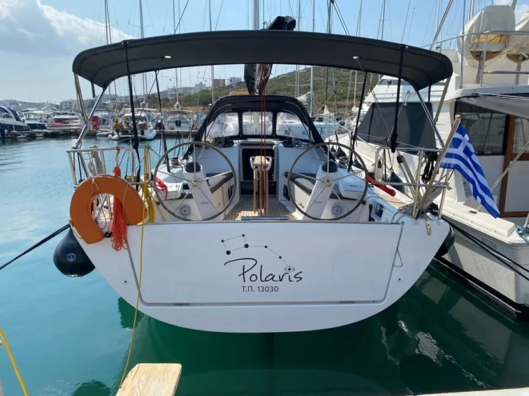 Sailboat to hire Lávrio at the best price
