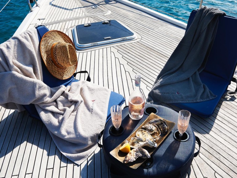 Sailboat hire in Alimos - Hanse Hanse 540 E