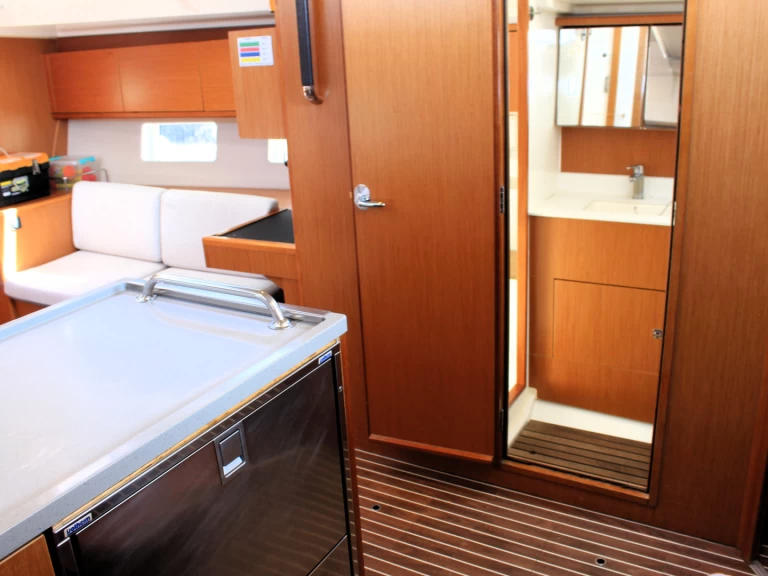 Yacht hire Lávrio cheap Bavaria C45