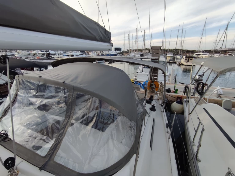 Hire a Hanse Hanse 458 Lávrio