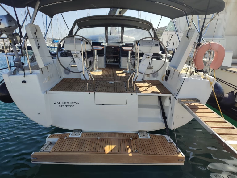 Charter a Hanse Hanse 508 in Lávrio on Samboat
