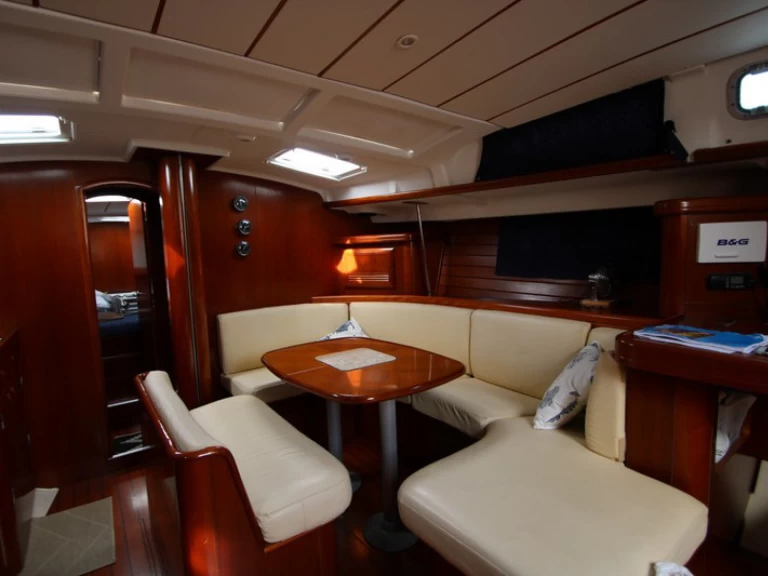 Sailboat to hire Talamona at the best price